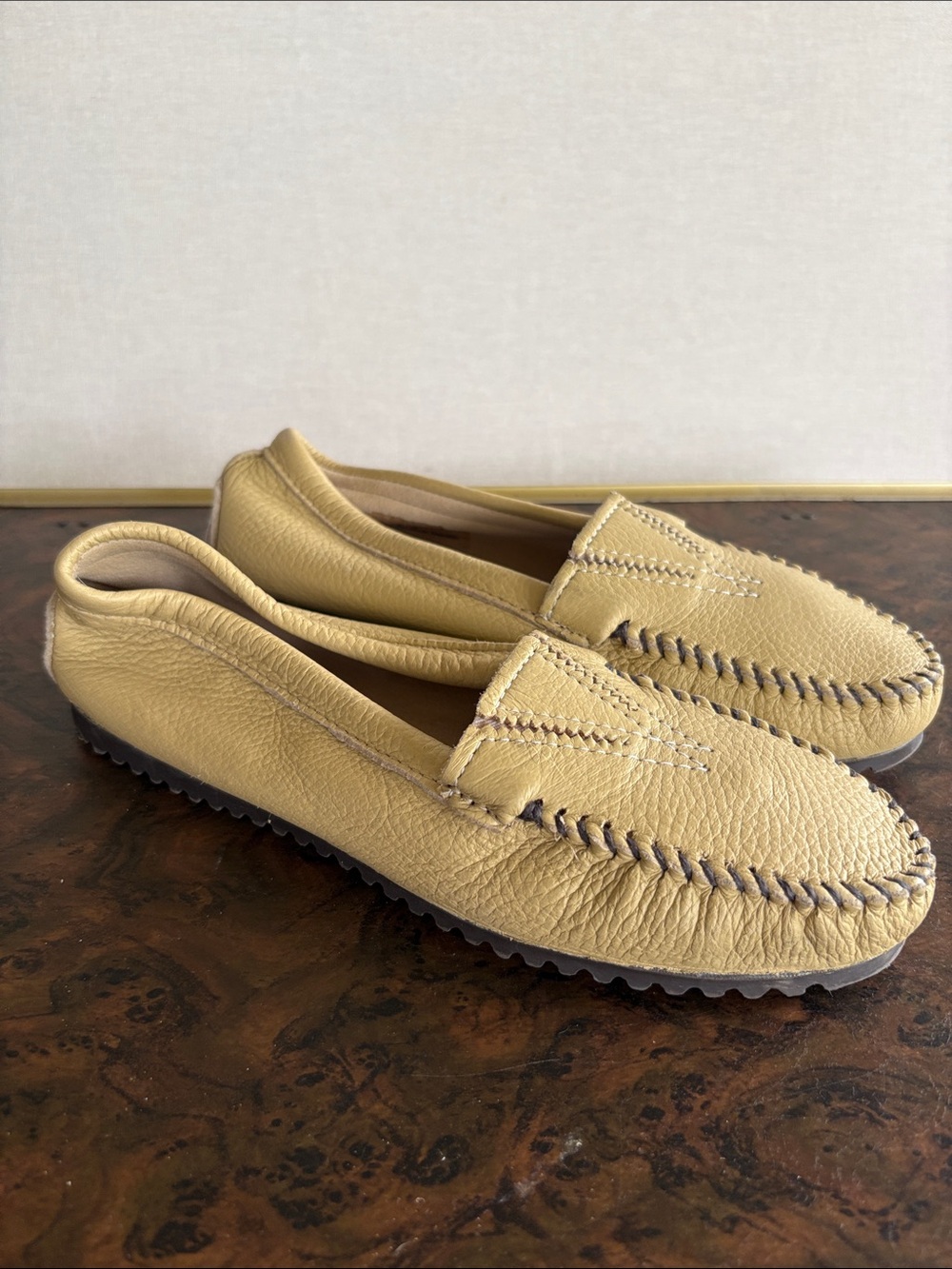 Minnetonka Deerskin Gore Front Moccasins size 8